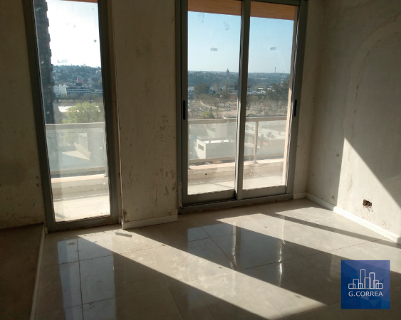 Amplio dpto 2 dorm, 2 baños, balcon y cochera