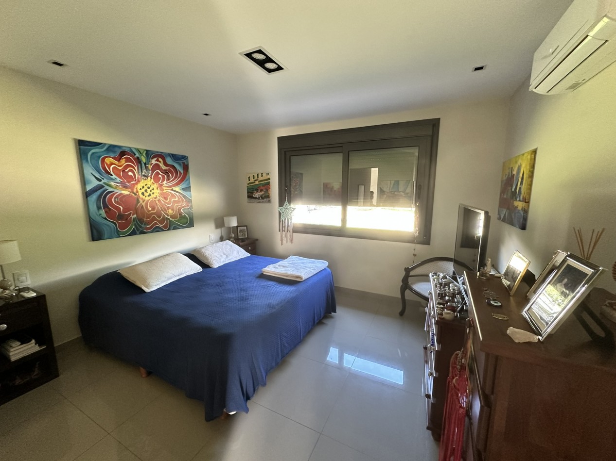 Bellisima y amplia casa de 3 dormitorios en importante country zona sur.