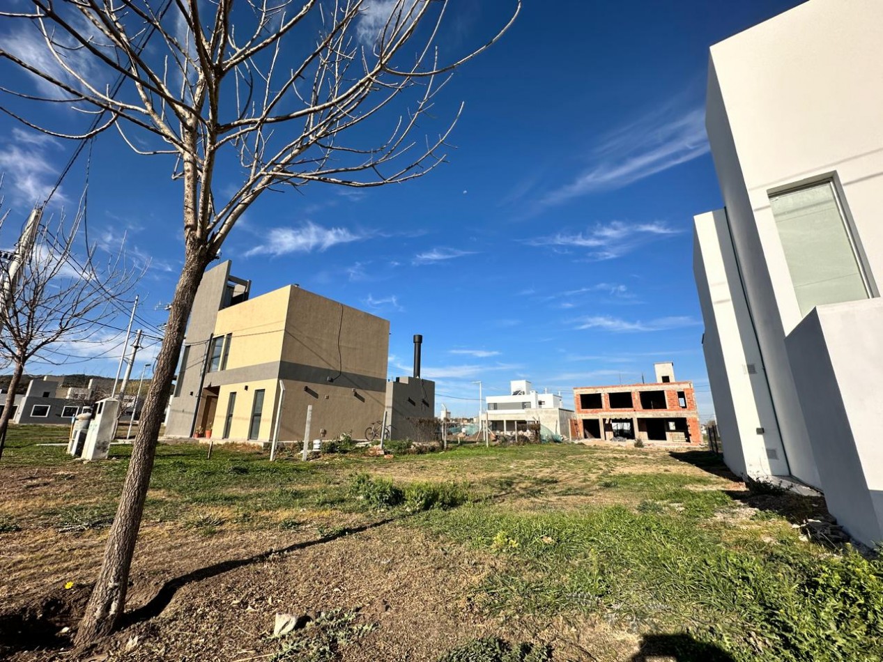 Lote en barrio Tejas 4, 350 mts. Excelente oportunidad.