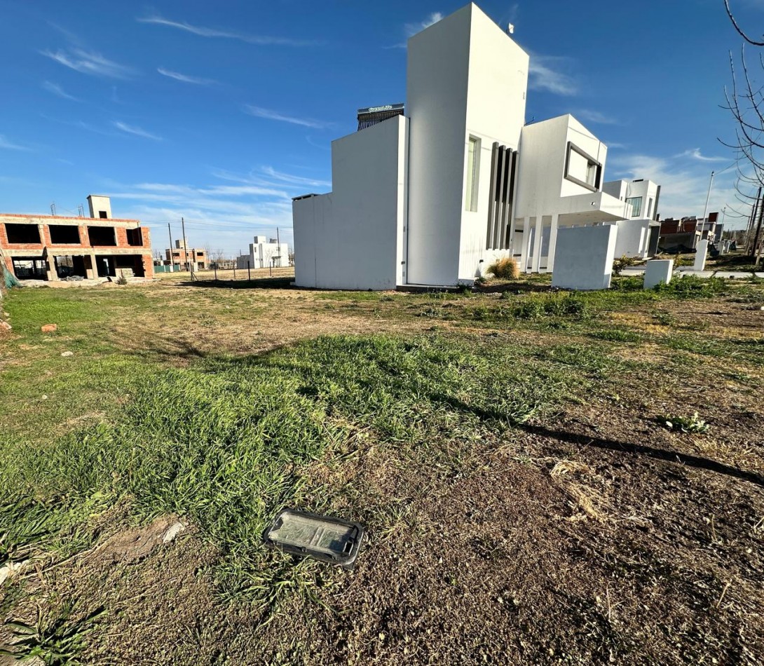Lote en barrio Tejas 4, 350 mts. Excelente oportunidad.