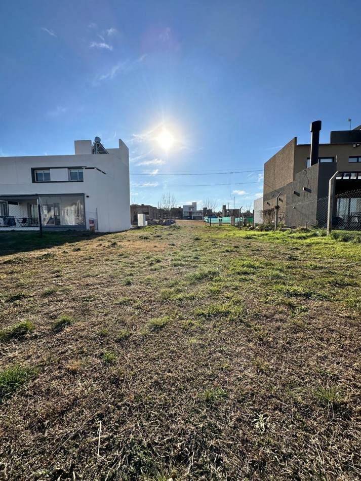 Lote en barrio Tejas 4, 350 mts. Excelente oportunidad.