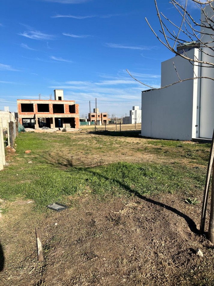 Lote en barrio Tejas 4, 350 mts. Excelente oportunidad.