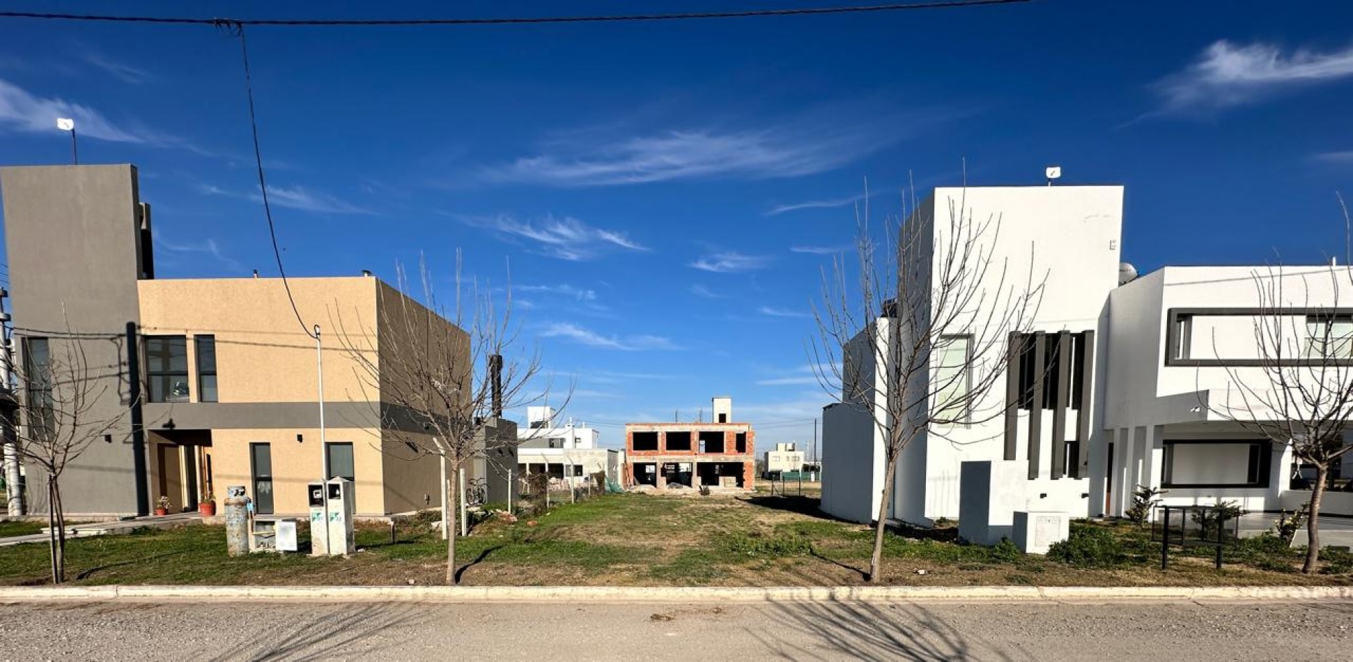 Lote en barrio Tejas 4, 350 mts. Excelente oportunidad.
