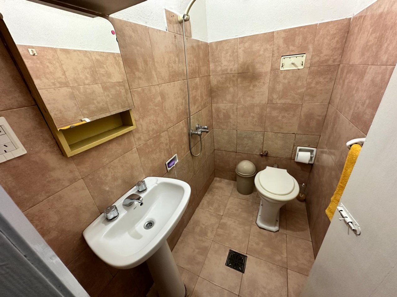 Hermosa casa de 3 dormitorios y 2 baños. Con patio. APTA CREDITO Y BANCOR.