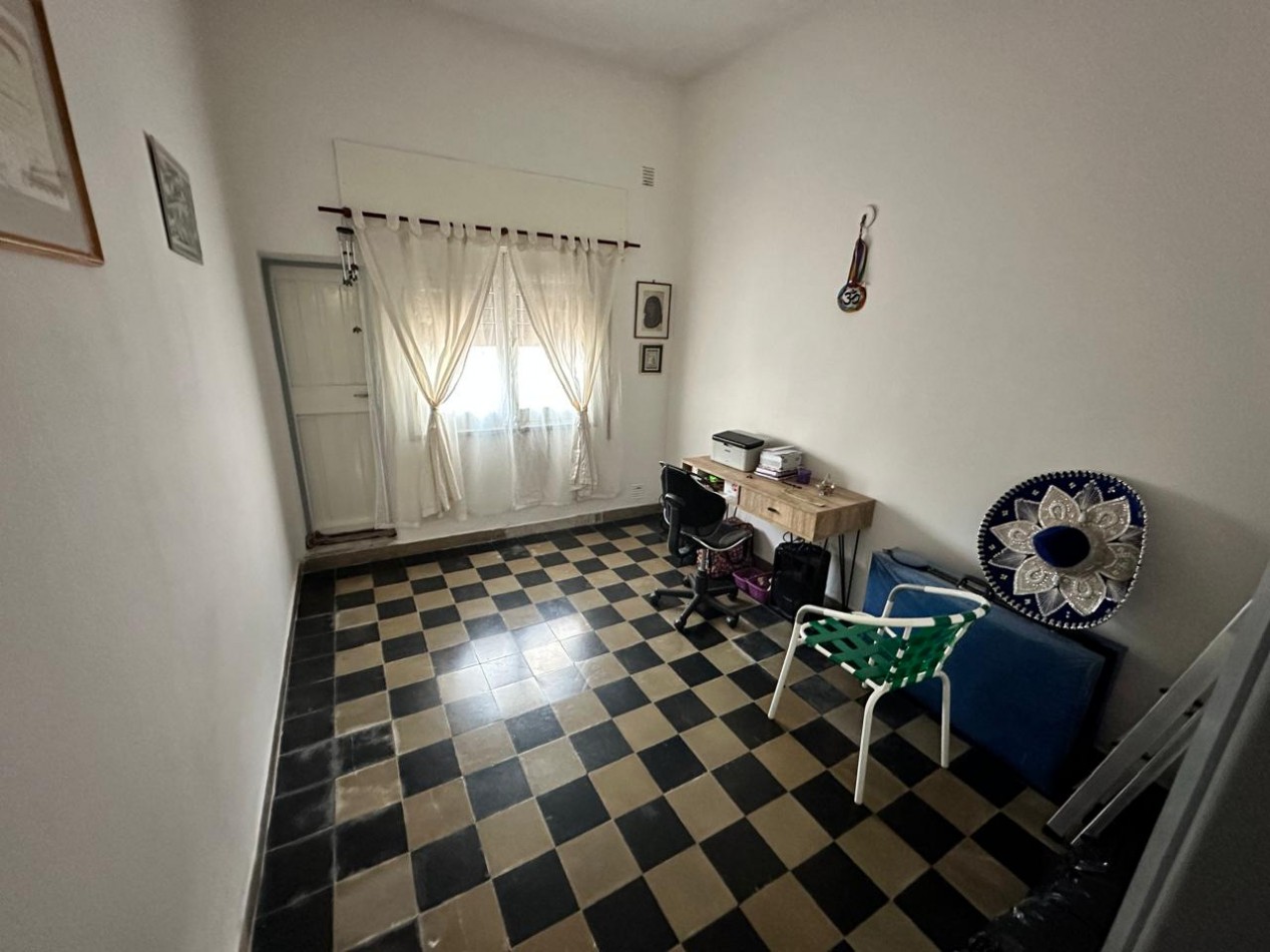Hermosa casa de 3 dormitorios y 2 baños. Con patio. APTA CREDITO Y BANCOR.