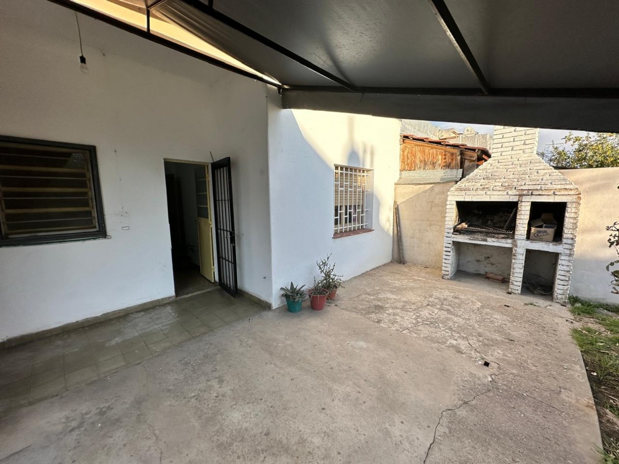 Hermosa casa de 3 dormitorios y 2 baños. Con patio. APTA CREDITO Y BANCOR.