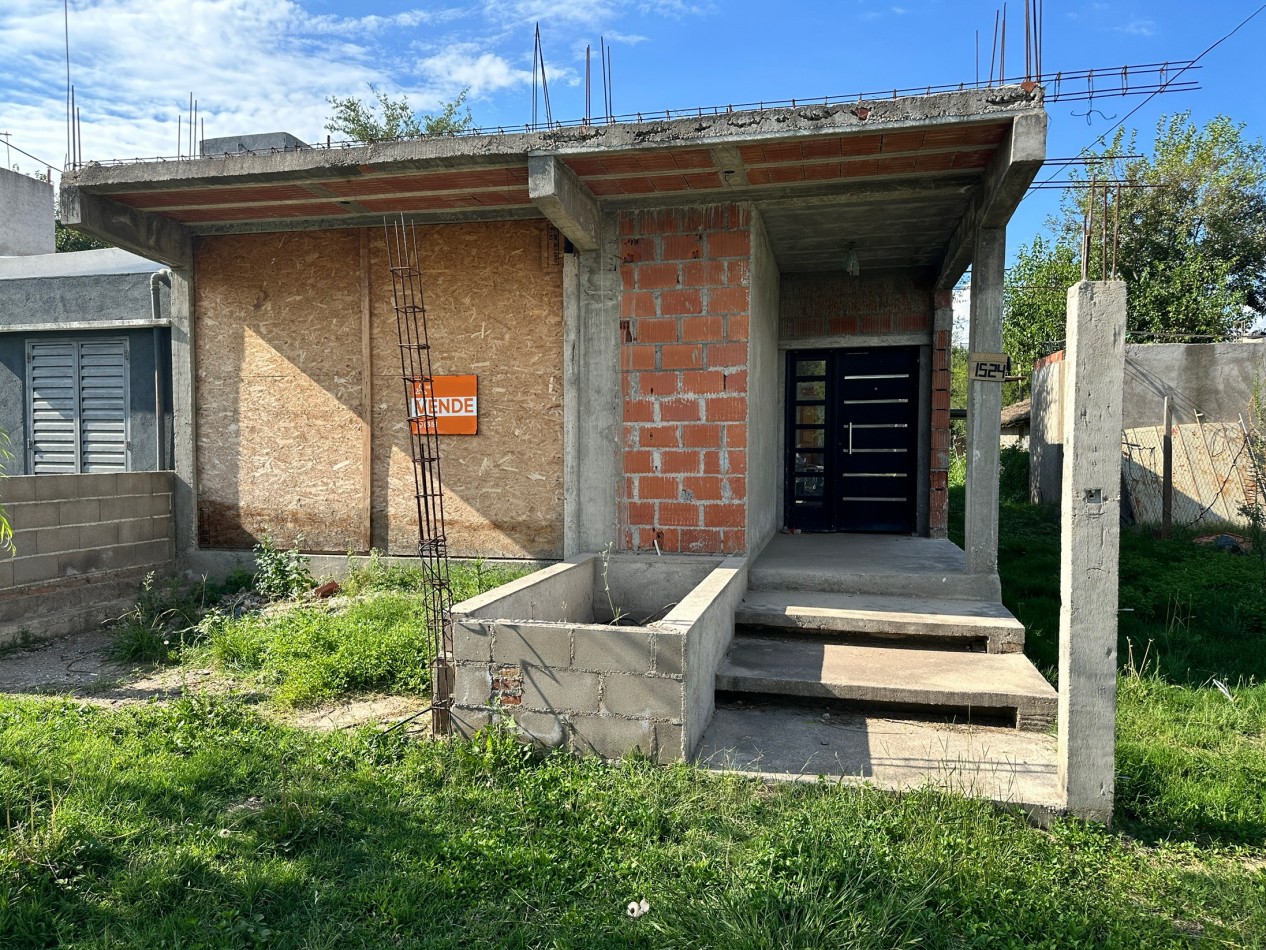 Casa a terminar, 300 mts de lote.