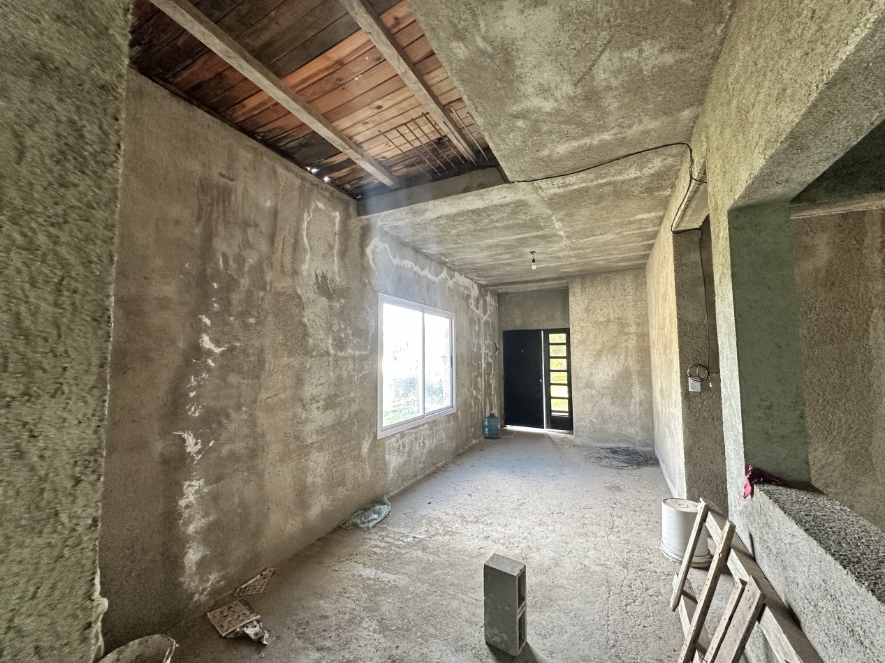 Casa a terminar, 300 mts de lote.
