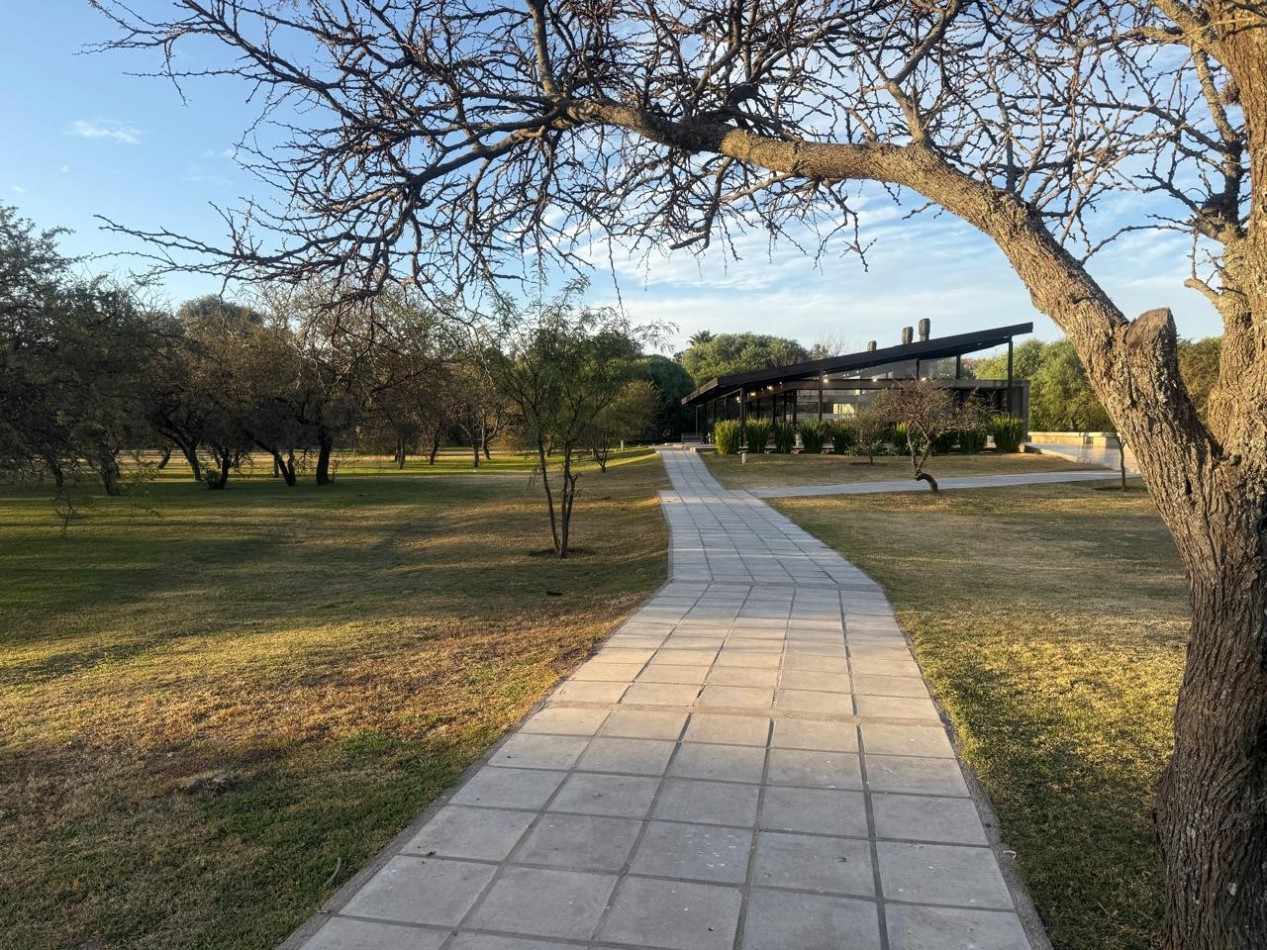 Hermoso lote esquina, 432 mts, proximo al ingreso. Barrio Las Cañitas.