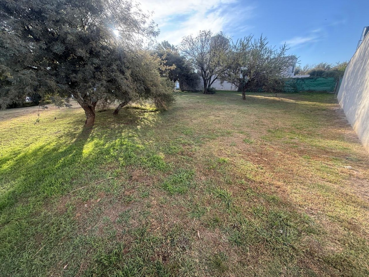 Hermoso lote esquina, 432 mts, proximo al ingreso. Barrio Las Cañitas.