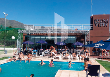 Complejo de cabañas y recreativo.