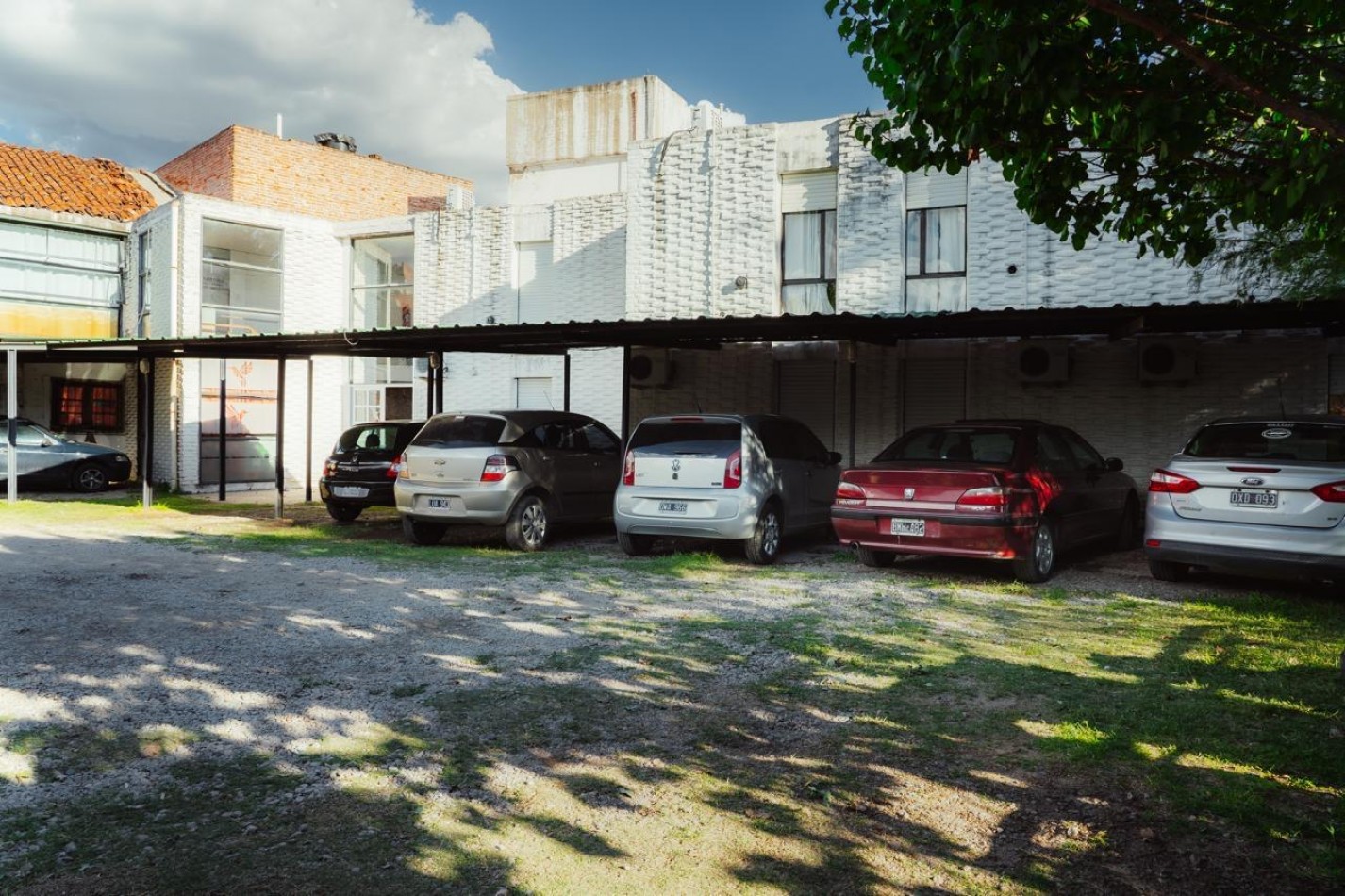 Propiedad en el centro de Mina Clavero, locales y hotel.