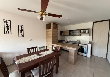 Alquiler anual, un dormitorio, amoblado. Con cochera, centrico 