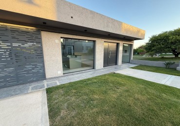 Alquiler anual, casa en Barrio Las Cañitas