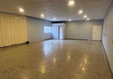 Galpon en zona industrial, 150 mts.